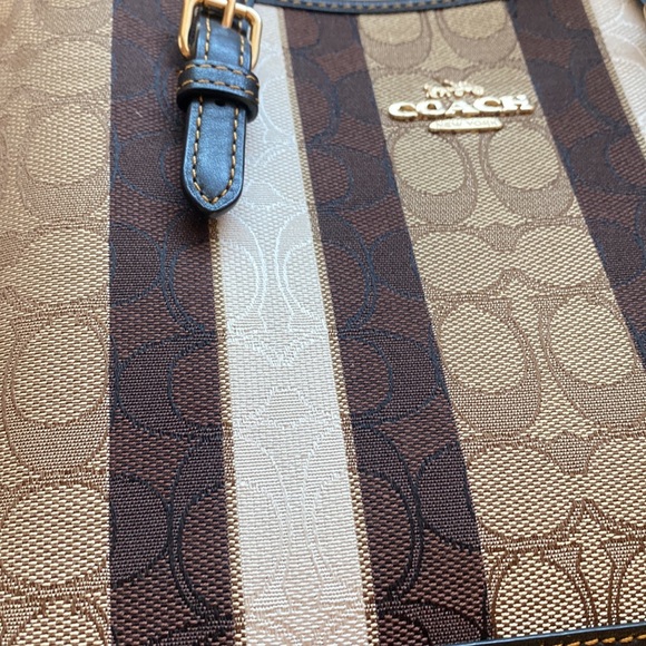 Coach Bag w/ removable strap - Picture 13 of 14